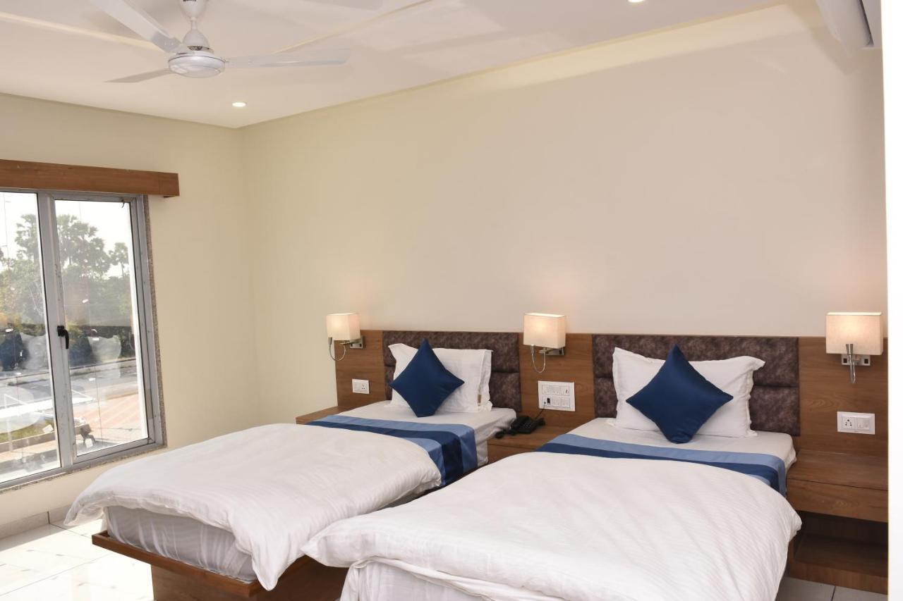 Hotel Golden Palace & Rooms Hālol Dış mekan fotoğraf
