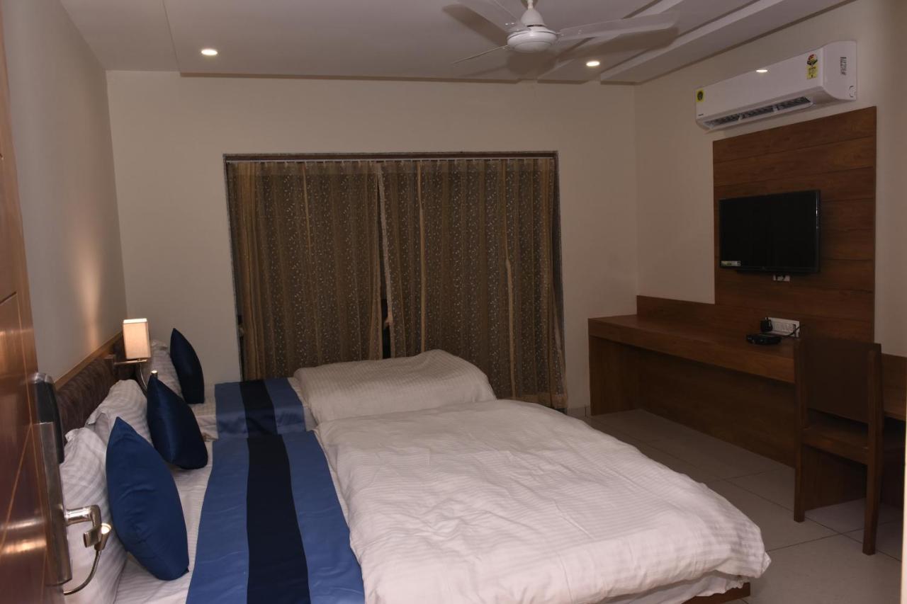 Hotel Golden Palace & Rooms Hālol Dış mekan fotoğraf