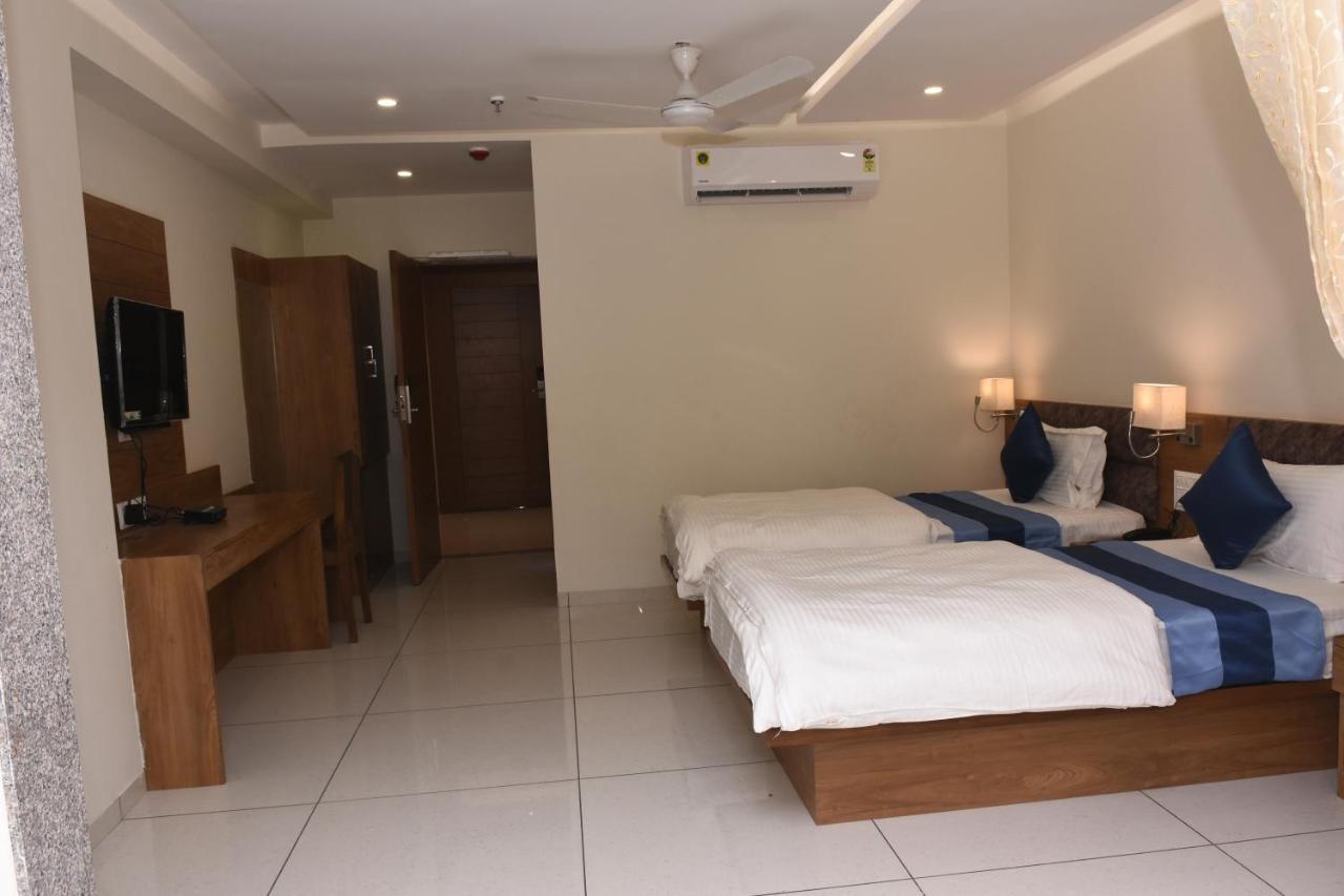 Hotel Golden Palace & Rooms Hālol Dış mekan fotoğraf