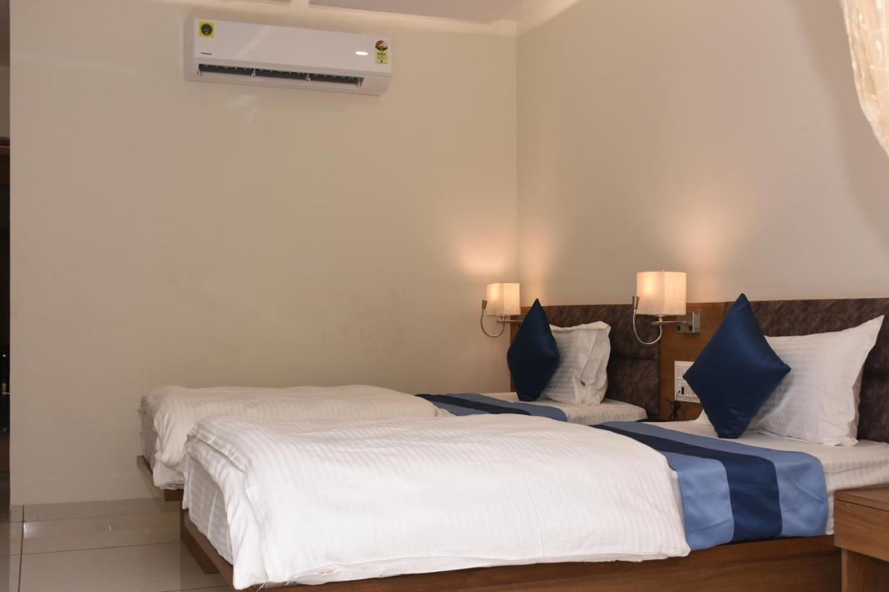 Hotel Golden Palace & Rooms Hālol Dış mekan fotoğraf